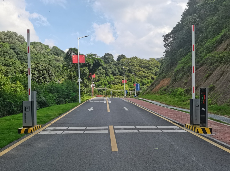 廣州油麻山森林公園停車場(chǎng)車輛識(shí)別收費(fèi)系統(tǒng)調(diào)試完畢